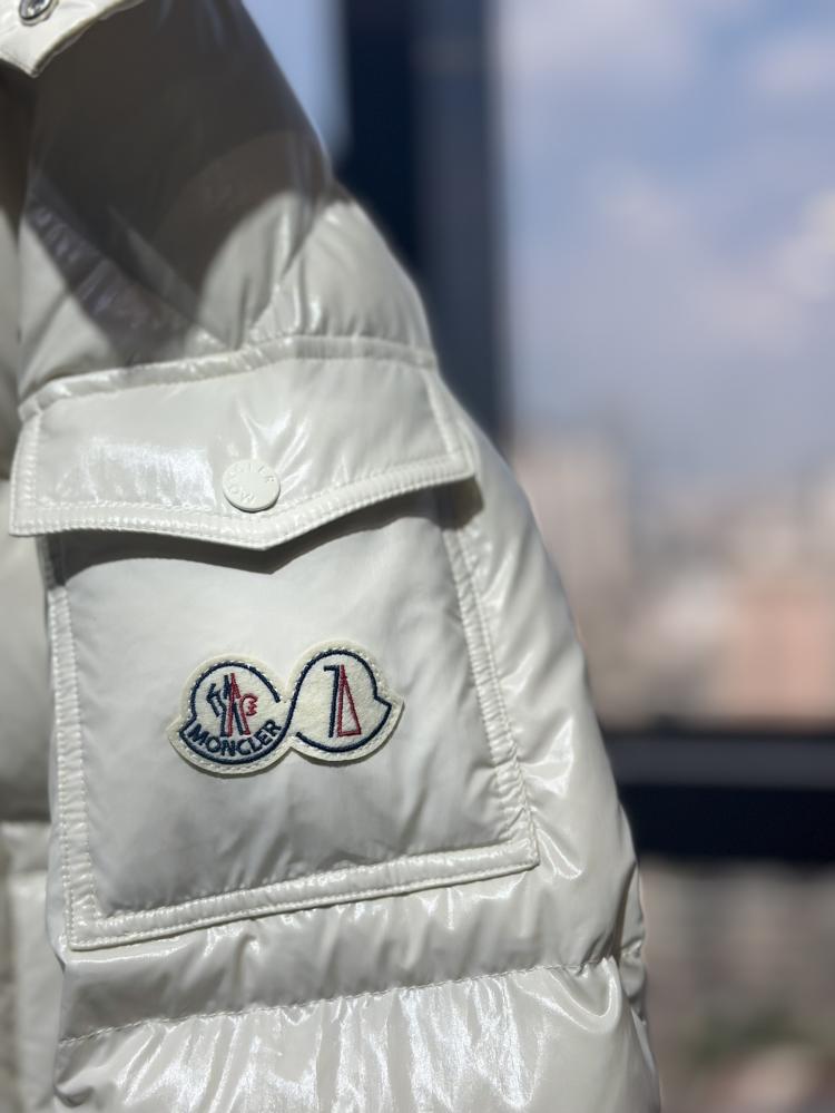 جاكيت Moncler