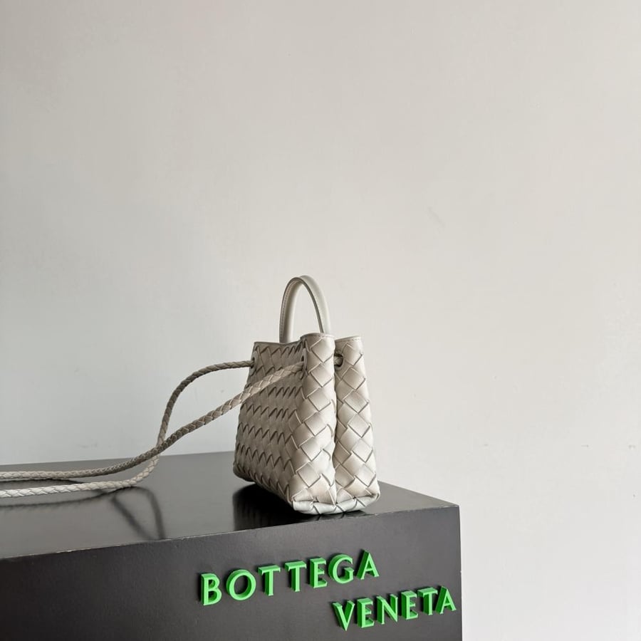 شنطة بوتيغا Mini Andiamo Bottega