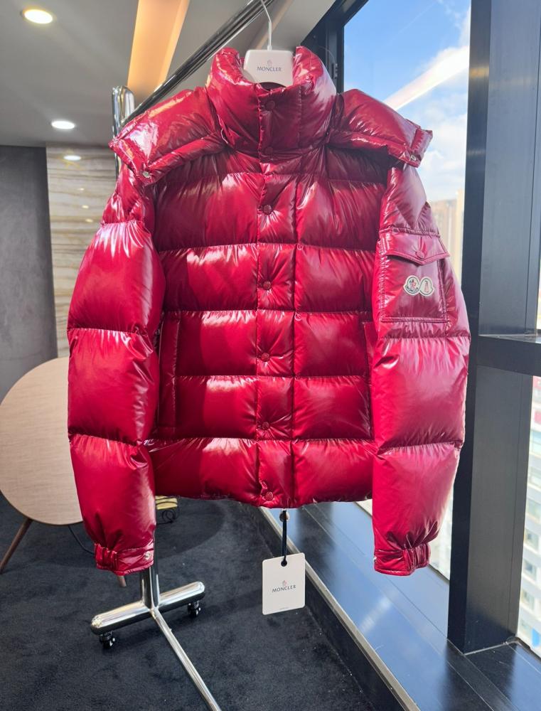 جاكيت Moncler