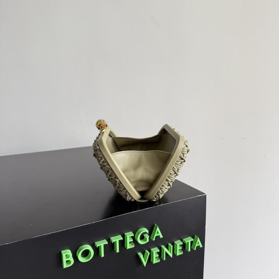 شنطة بوتيغا knot Bottega