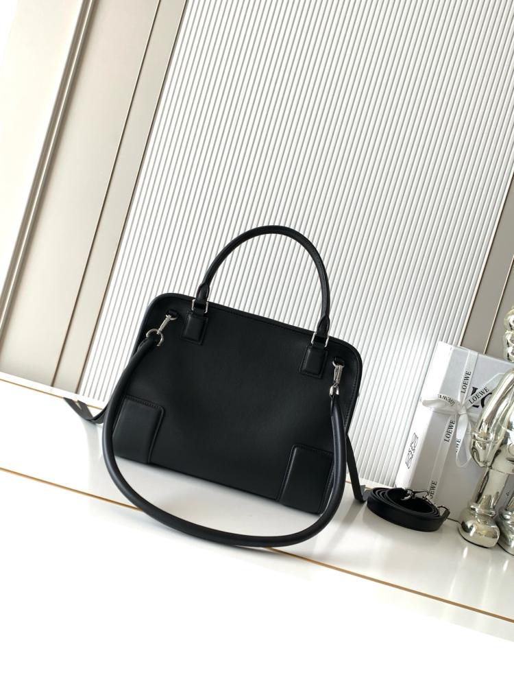 شنطة لويفي Amazona Loewe