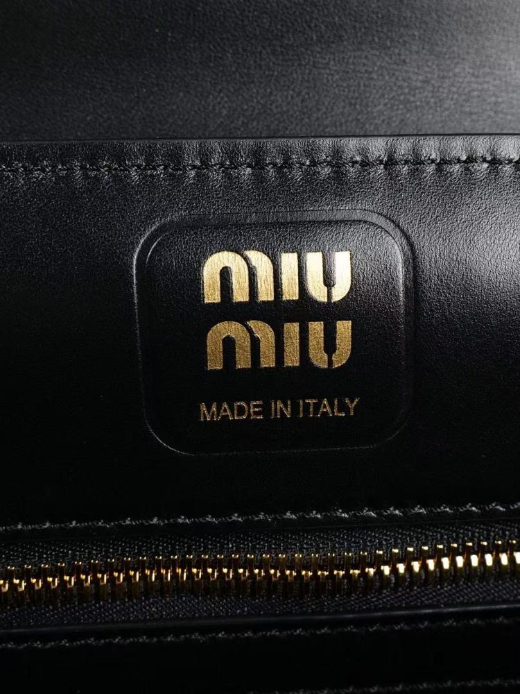 شنطة Miu Miu Matelasse مقاس 28cm