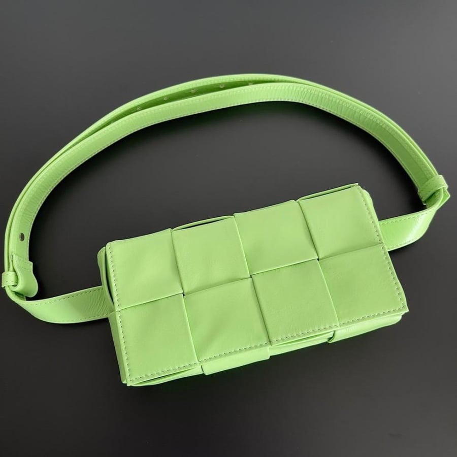 شنطة بوتيغا Mini Cassette مقاس 18cm