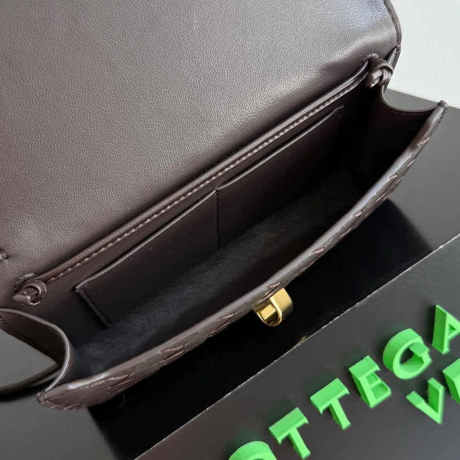 شنطة بوتيغا Andiamo pouch on strap Bottega