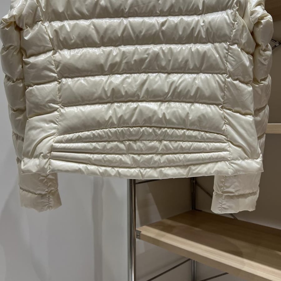 جاكيت Moncler