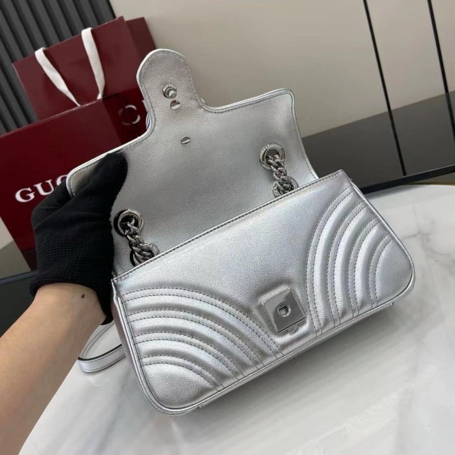 Gucci bag size 23cm