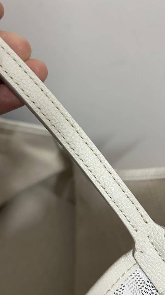 شنطة جويارد Chien Gris Goyard
