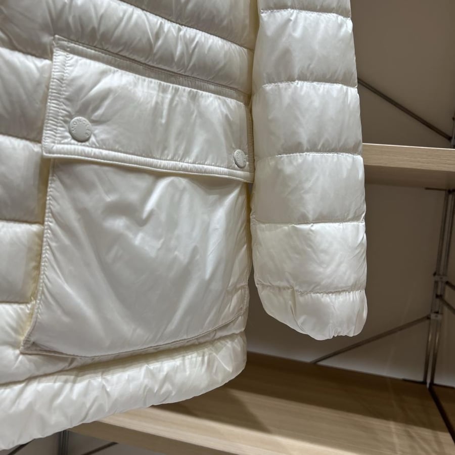 جاكيت Moncler