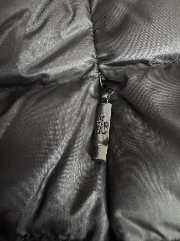 جاكيت Moncler