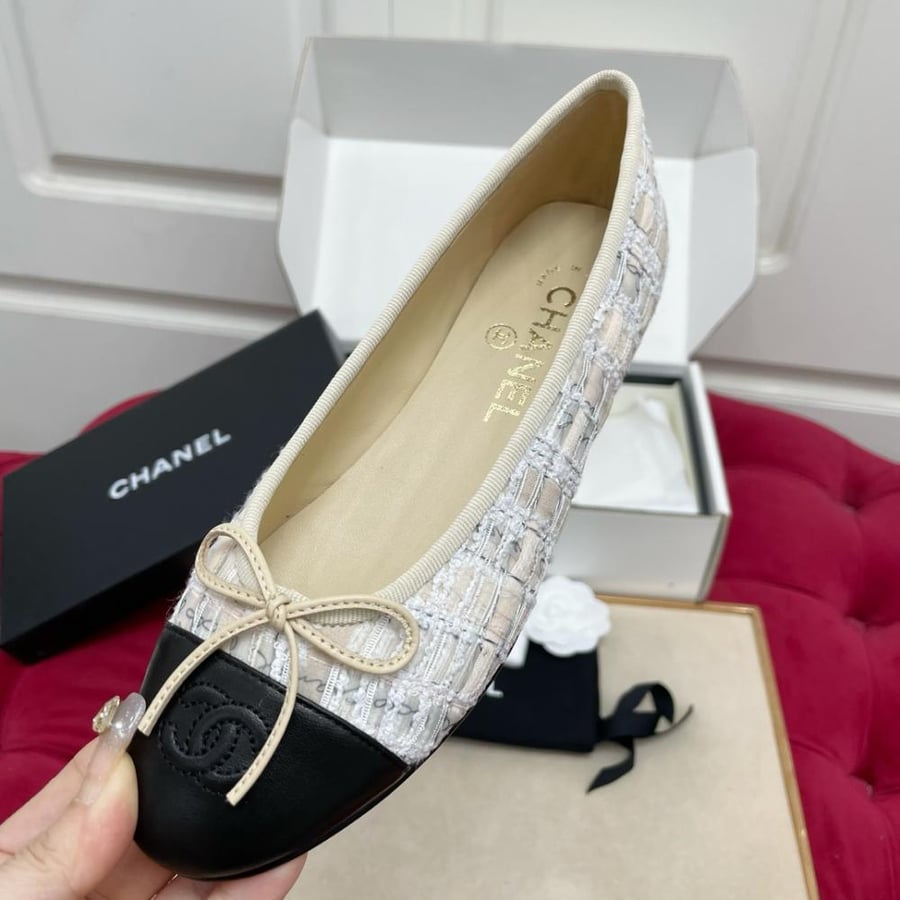 حذاء فلات شانيل