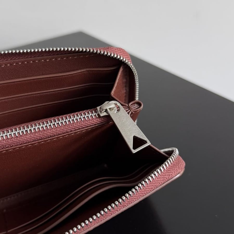 محفظة بوتيغا Ostrich Leathe bottega