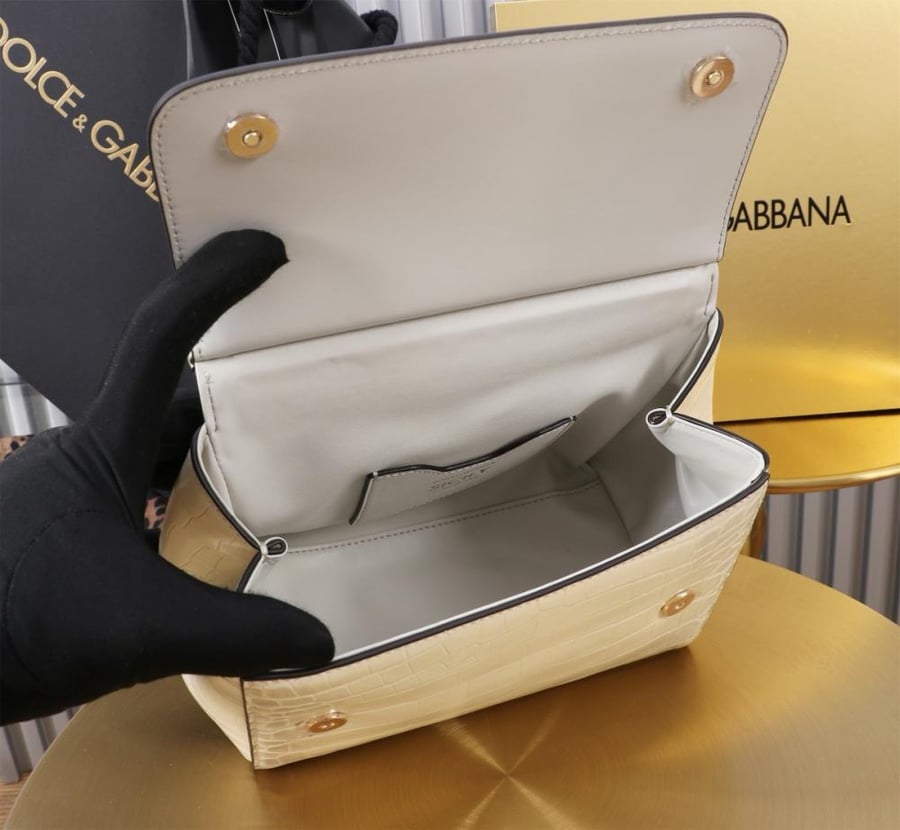 . شنطة دولتشي اند غابانا Medium Sicily handbag