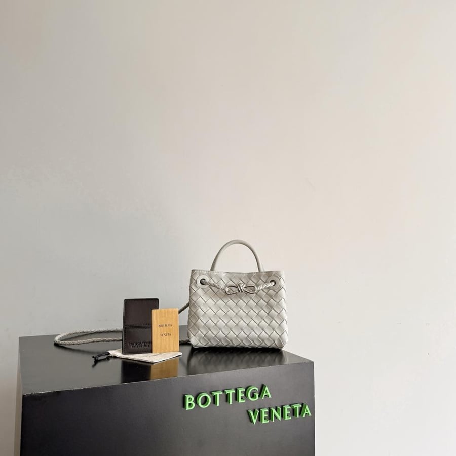 شنطة بوتيغا Mini Andiamo Bottega