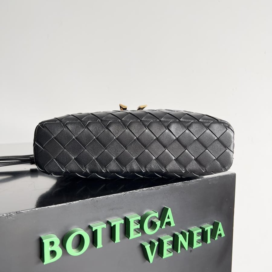 شنطة بوتيغا Bang Bang Vanity