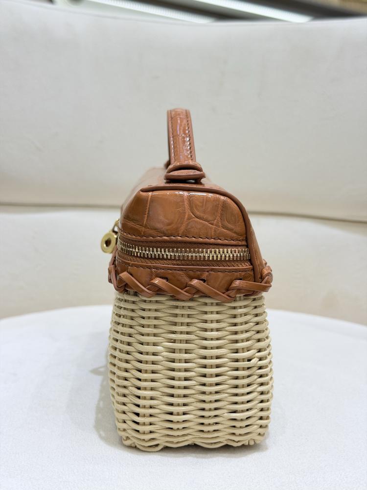 شنطة لورو بيانا Extra West Wicker Crocodile Lora piana مقاس 19 cm