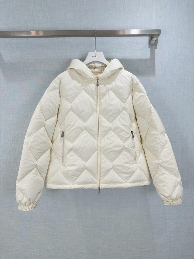 جاكيت Moncler