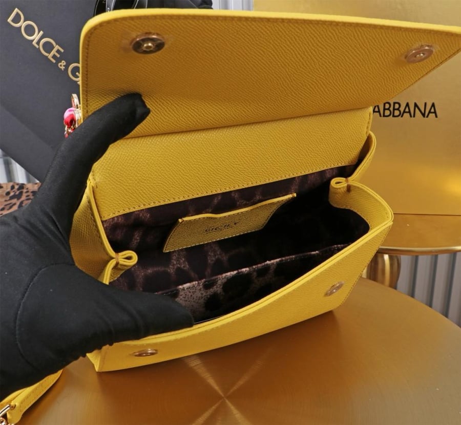 شنطة دولتشي اند غابانا Medium Sicily handbag