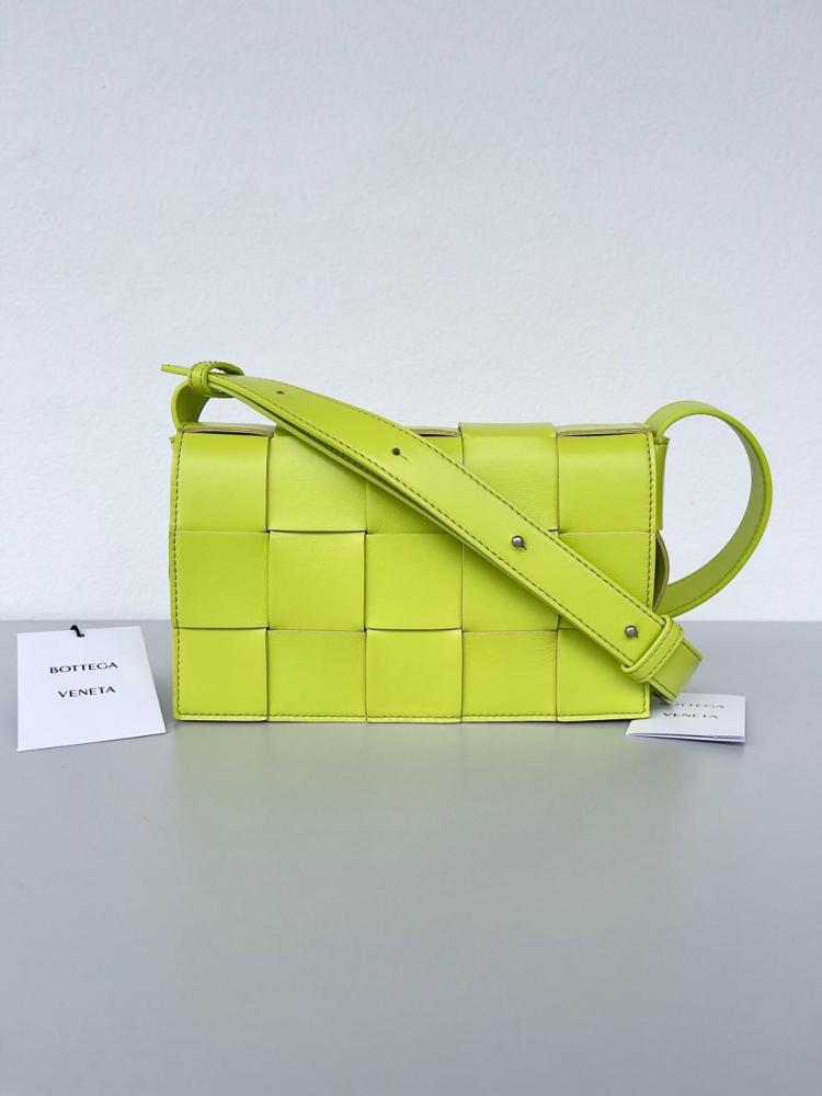 شنطة  بوتيغا Cassette مقاس 23cm