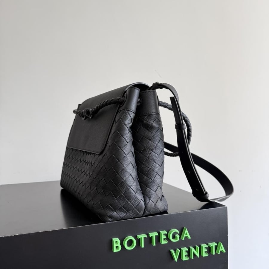 شنطة بوتيغا Andiamo Shoulder Bag Bottega