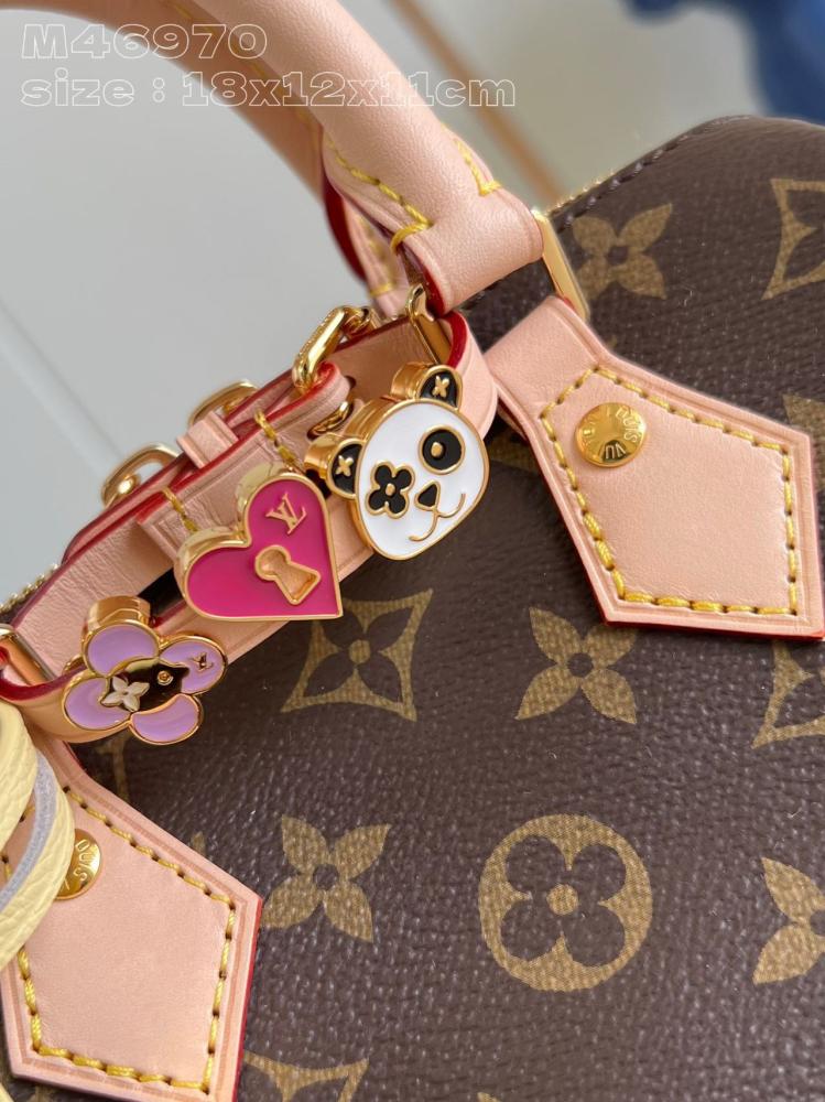 شنطة لويس فيتون Speedy Bandoulière مقاس 18