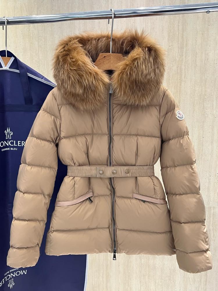 جاكيت Moncler