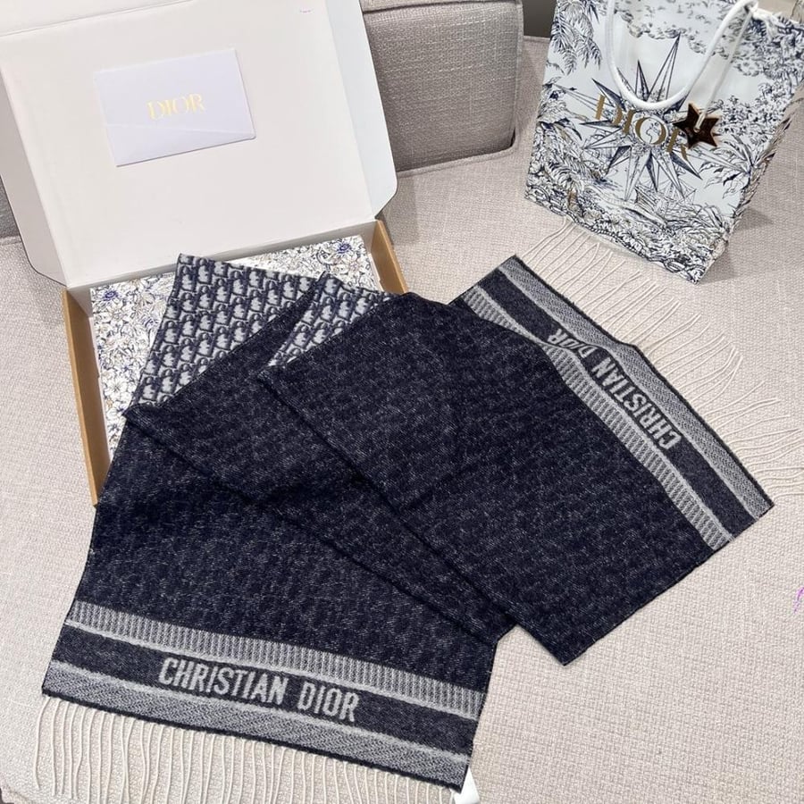 سكارف Dior