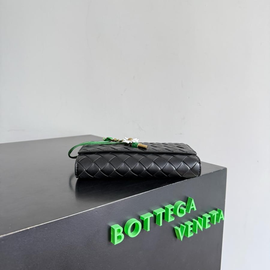 شنطة بوتيغا Andiamo pouch on strap Bottega