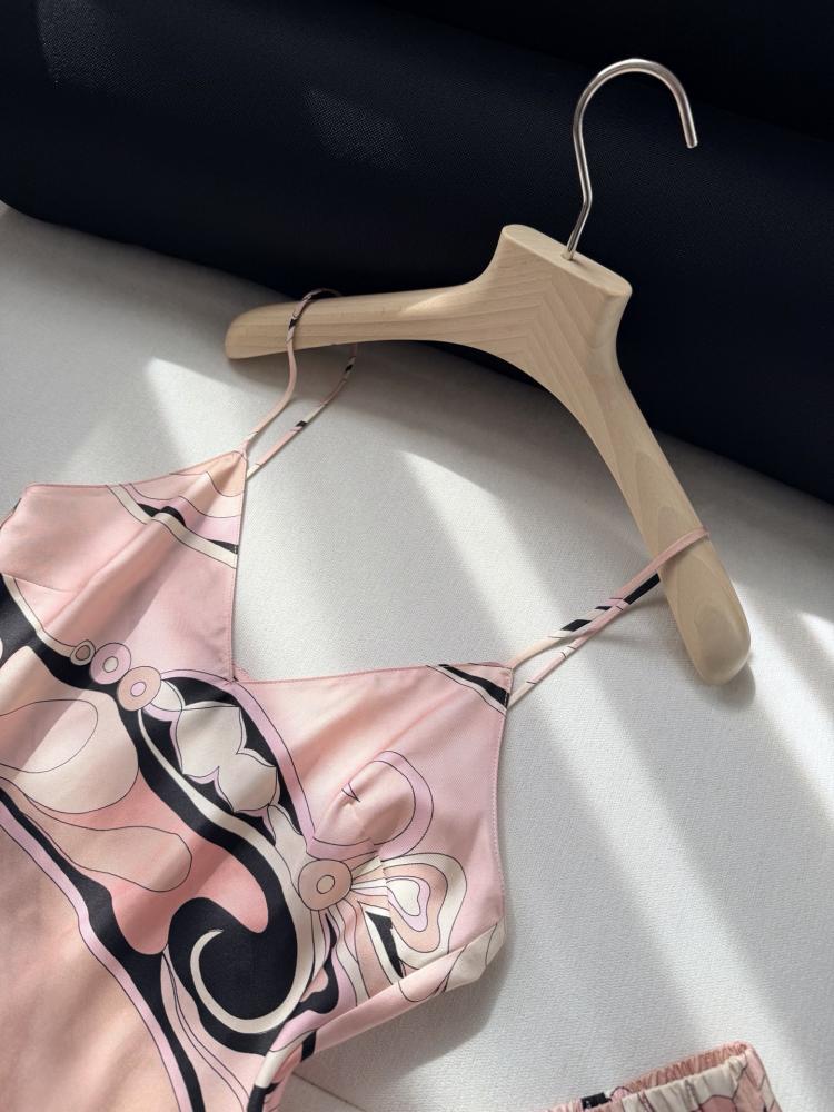 توب Pucci.