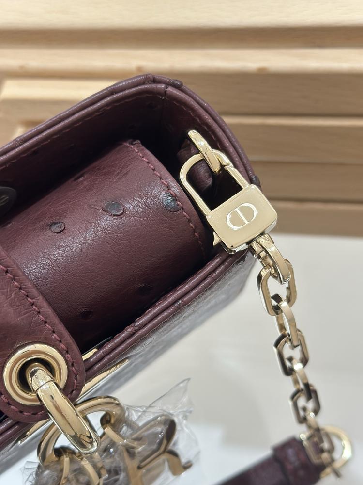 شنطة ديور Lady Ostrich Skin Dior مقاس 22cm