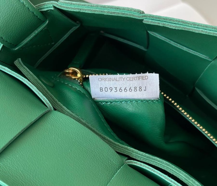 شنطة  بوتيغا Cassette مقاس 23cm