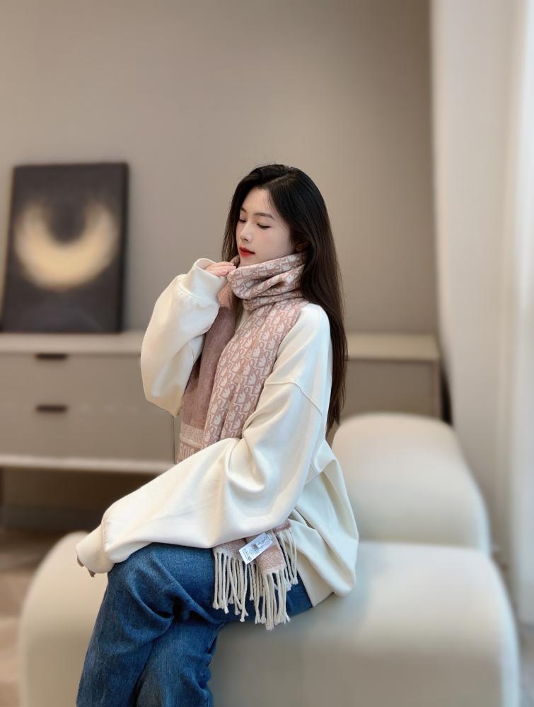 سكارف Dior