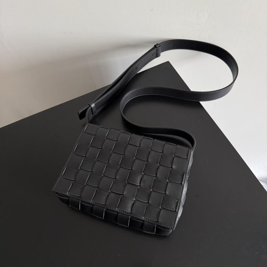 شنطة بوتيغا Orto Messenger Bottega