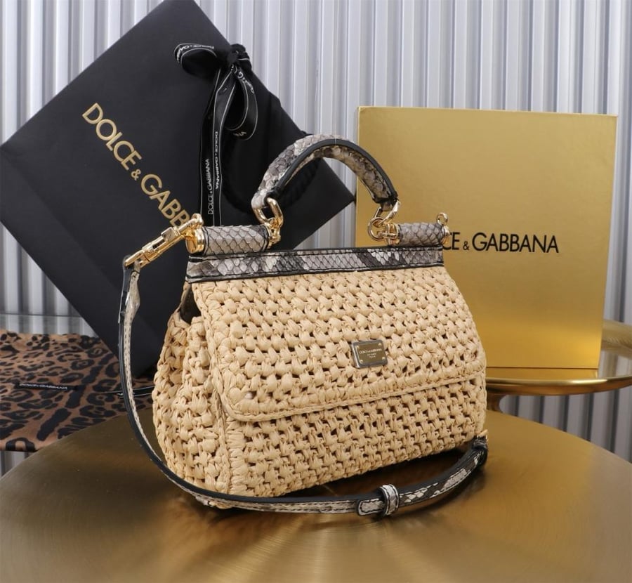 . شنطة دولتشي اند غابانا  Small Sicily handbag
