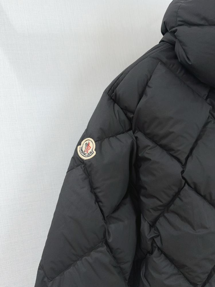 جاكيت Moncler