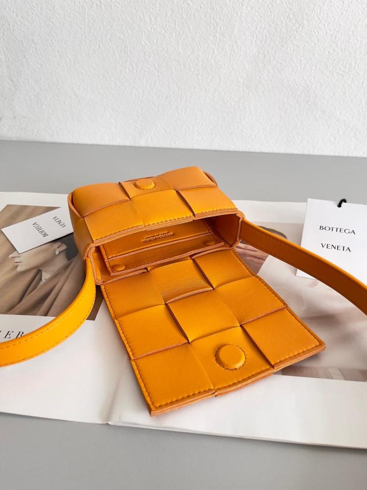 شنطة بوتيغا Mini Cassette مقاس 12cm