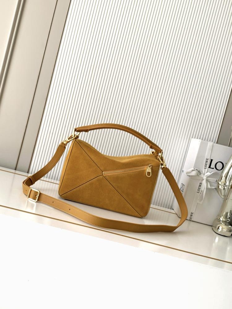 شنطة لويفي Featherlight Puzzle Loewe