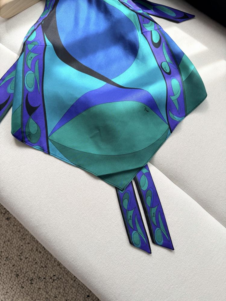 توب Pucci.