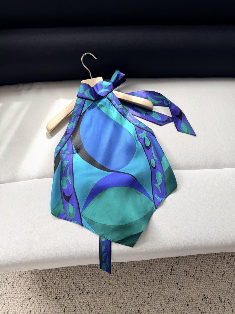 توب Pucci.