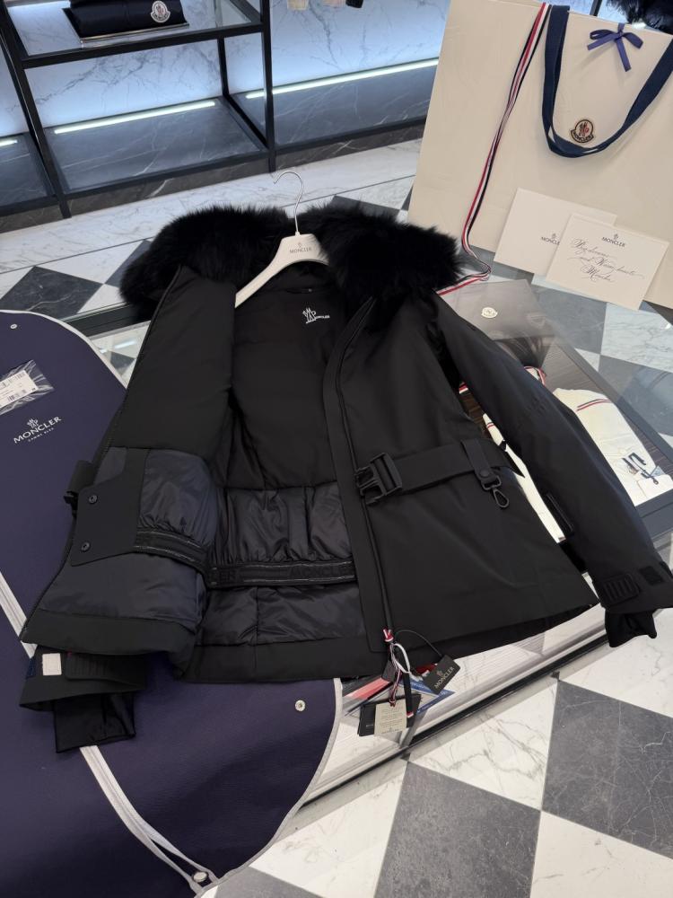 جاكيت Moncler