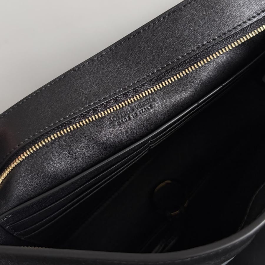 باوتش بوتيغا BOTTEGA