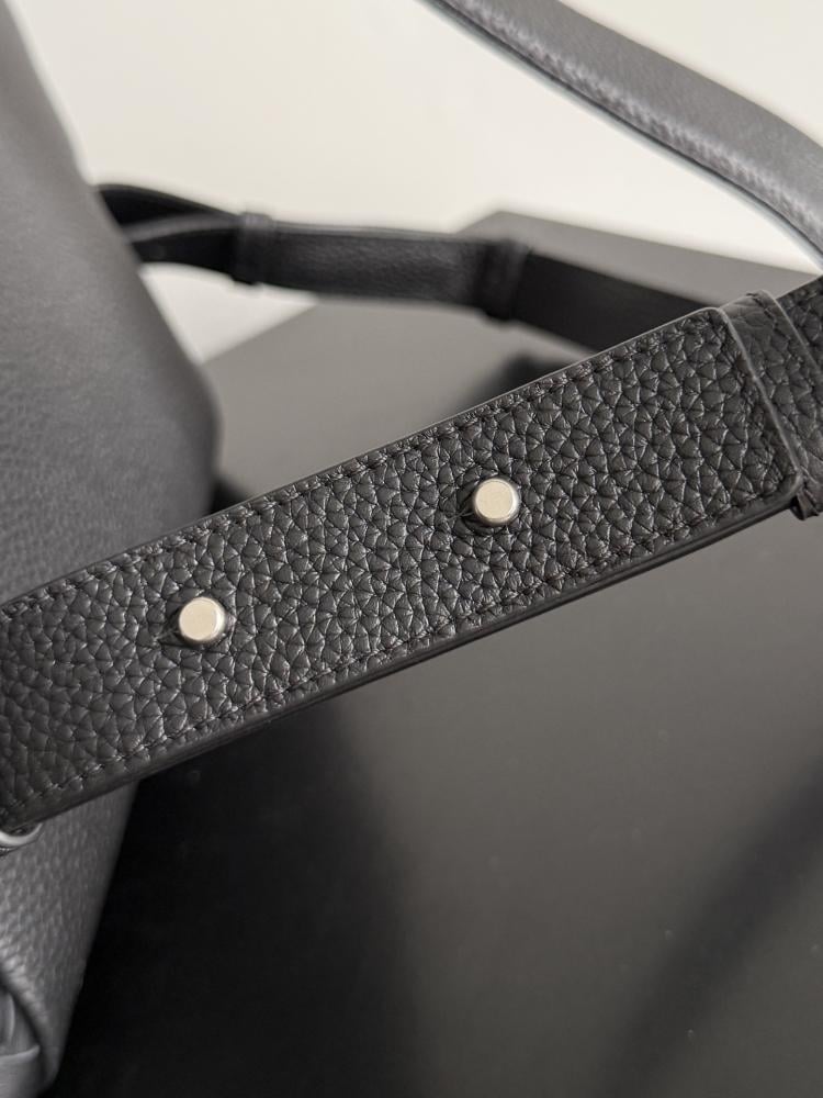 شنطة بوتيغا School Bag Bottega