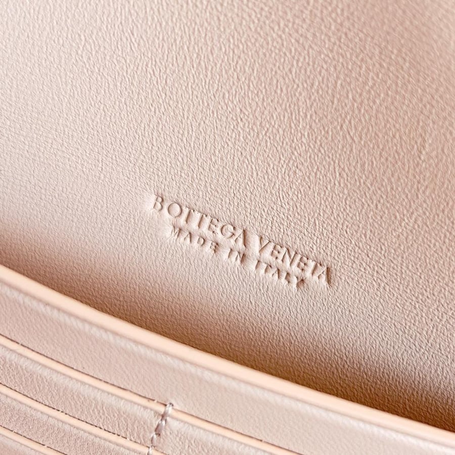 شنطة بوتيغا  Andiamo clutch مقاس 31cm
