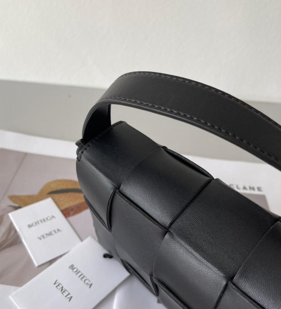 شنطة  بوتيغا Cassette مقاس 23cm
