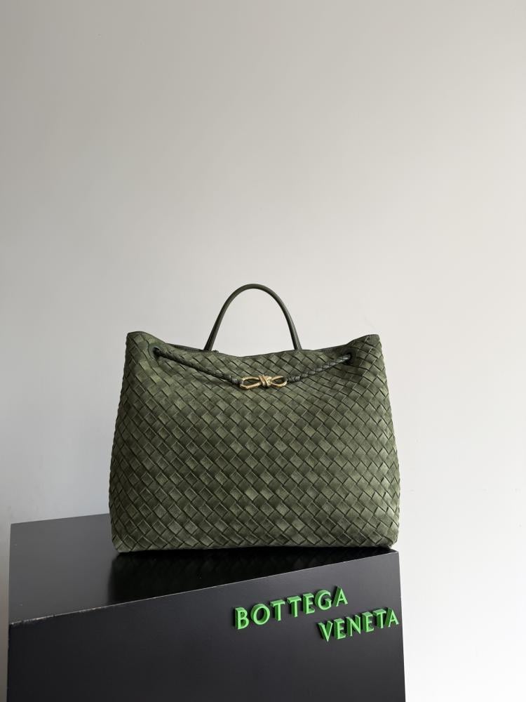 شنطة بوتيغا large Andiamo Bottega