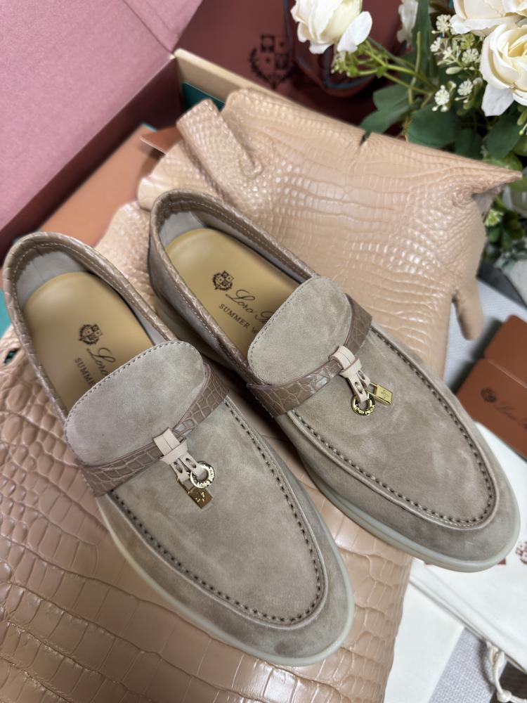 حذاء فلات لورو بيانا Crocodile leather