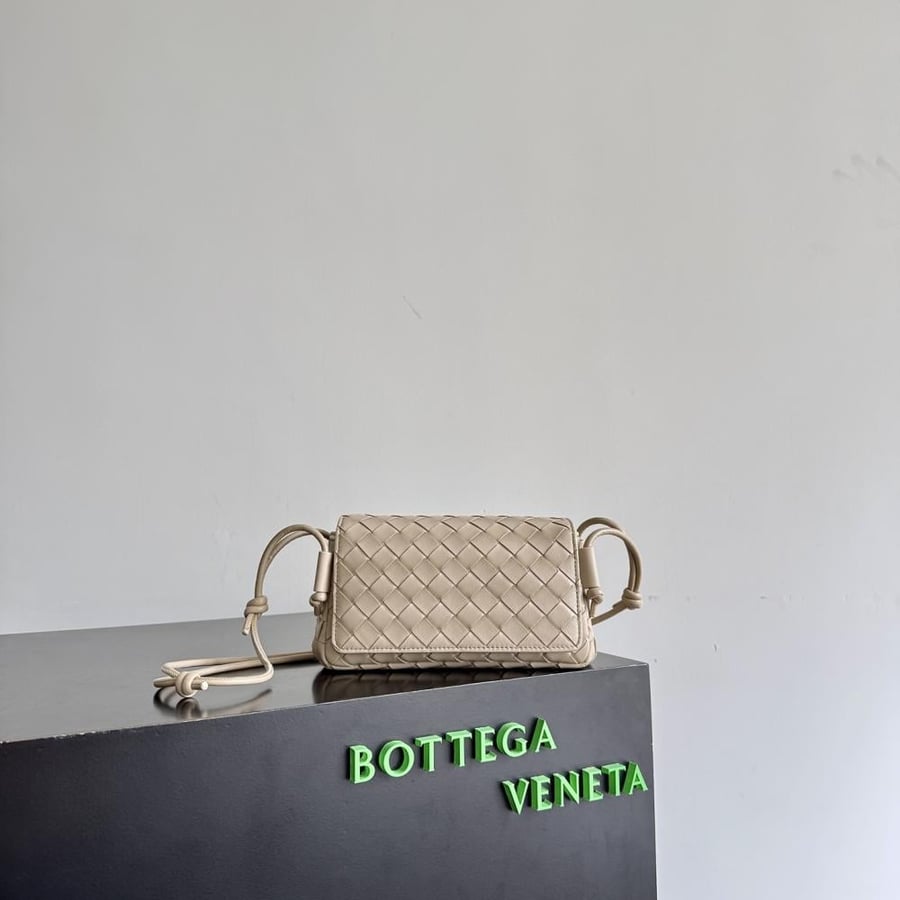 شنطة بوتيغا Nutturno Bottega