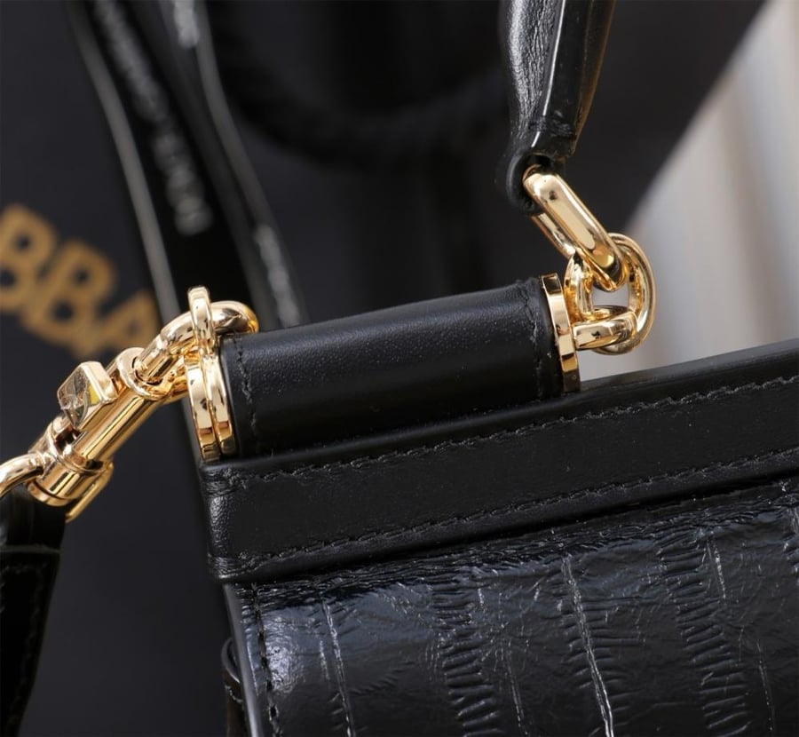 . شنطة دولتشي اند غابانا Medium Sicily handbag
