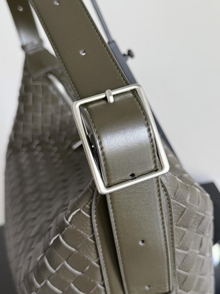 شنطة بوتيغا مقاس 44cm