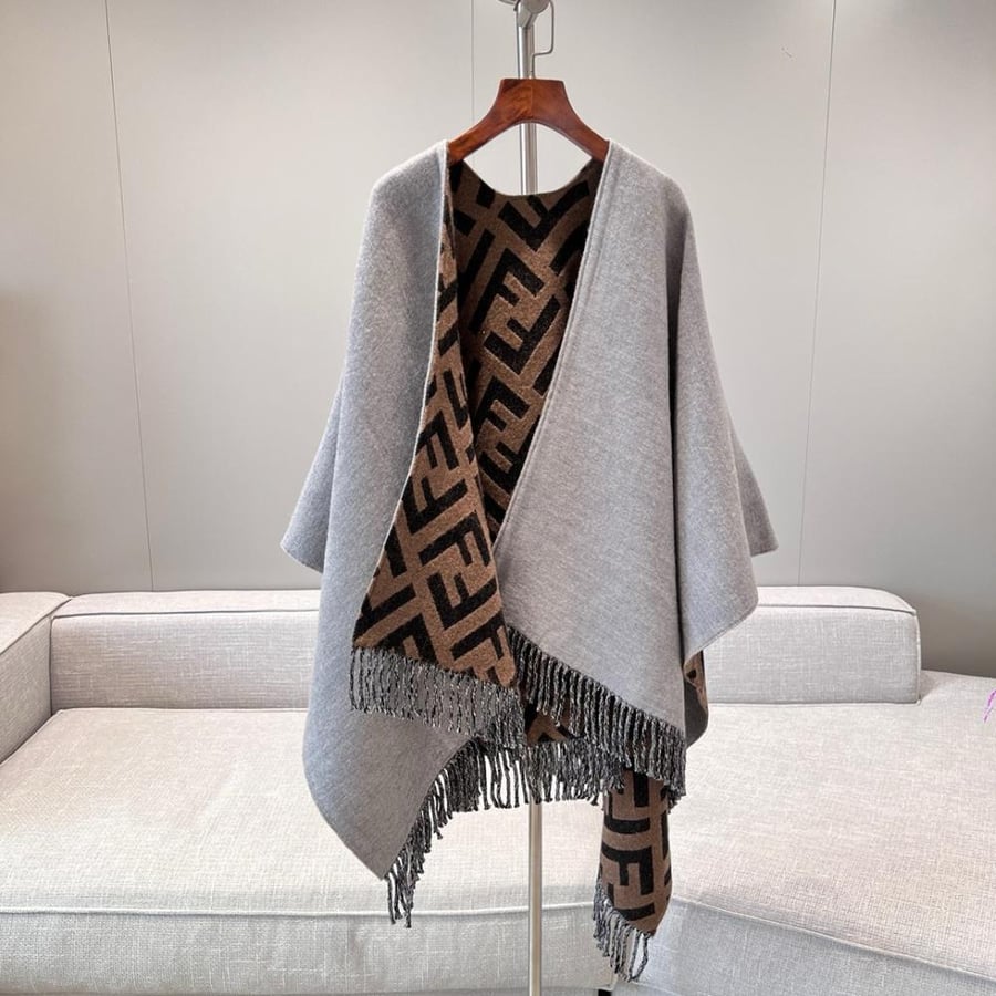 سكارف Fendi