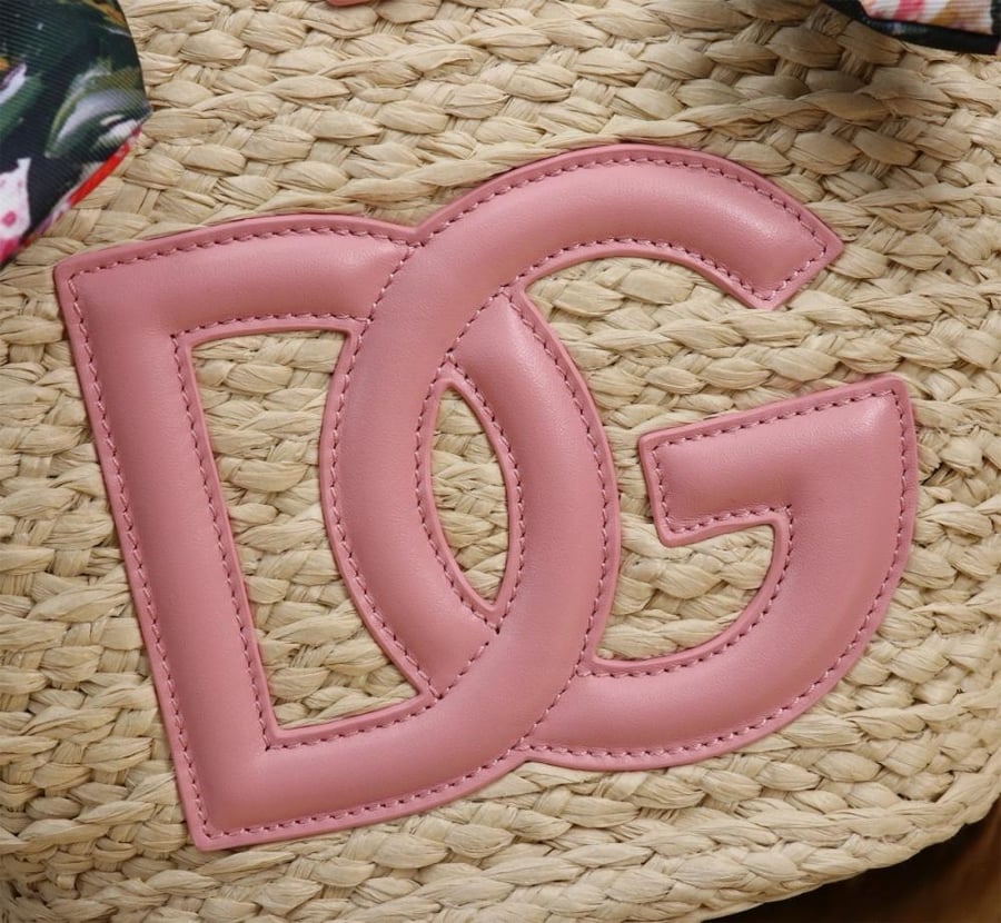 شنطة دولتشي اند غابانا Small Kendra shopper مقاس 35cm